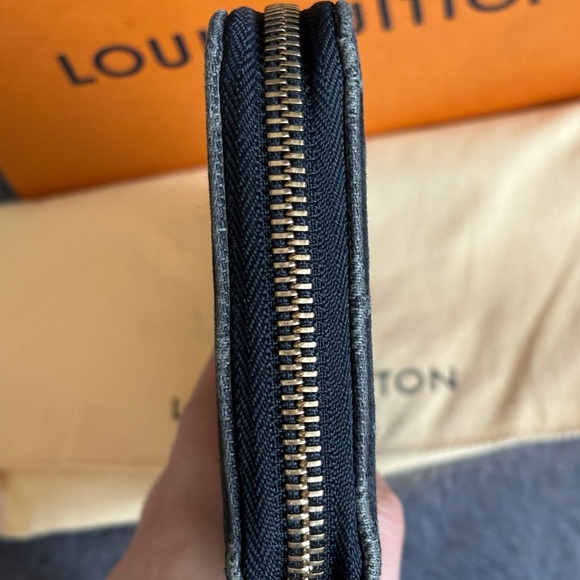 🌸RARE Louis Vuitton Black Denim Monogram Zippy Wallet🌸 - Picture 8 of 16